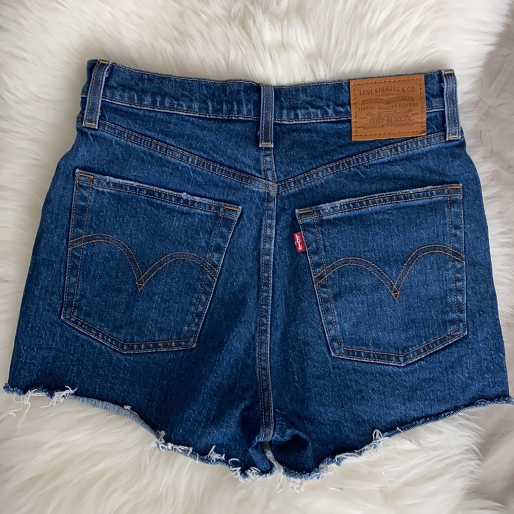 Levi’s ribcage shorts ☀️ - Picture 2 of 7